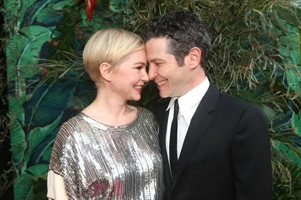 Michelle Williams dan Tommy Kail. Michelle Williams Akhirnya Menemukan Kebahagiaan setelah Kematian Tragis Kekasihnya Heath Ledger. (FOTO: WIREIMAGE) 