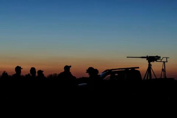 Prajurit dari unit pertahanan udara bergerak Brigade Mekanis Terpisah ke-115 Angkatan Bersenjata Ukraina menjalani shift malam di Wilayah Kharkiv, Ukraina, 16 Juli 2025. REUTERS 