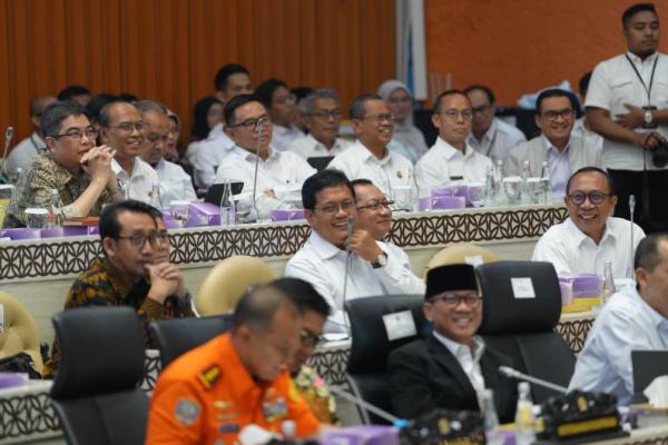 Komisi V DPR menggelar Rapat Kerja dan Rapat Dengar Pendapat dengan mitra komisi, di Ruang Rapat Komisi V, Gedung Nusantara, Kompleks MPR/DPR/DPD, Senayan, Jakarta (Foto: Humas Kementrans) 
