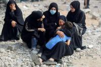 Para pelayat bereaksi selama pemakaman warga Palestina yang tewas dalam tembakan Israel, di Rumah Sakit Al-Shifa, Kota Gaza, 28 Agustus 2025. REUTERS