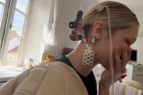 Bella Hadid membagikan foto dari ranjang rumah sakit. (FOTO: INSTAGRAM) 