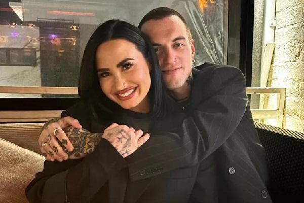 Demi Lovato Terkejut Suaminya Belajar Bermain Gitar untuk Lamarannya. (FOTO: INSTAGRAM) 