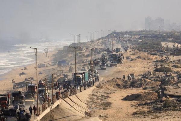 Warga Palestina yang terusir, yang mengungsi dari Gaza utara akibat operasi militer Israel, bergerak ke selatan di Jalur Gaza tengah, 20 September 2025. REUTERS 