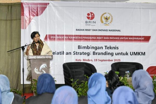 Wakil Ketua MPR RI Lestari Moerdijat pada acara Peningkatan Kapasitas Pengguna Riset dan Inovasi untuk Masyarakat Tahun 2025 dengan tema Pelatihan Strategi Branding UMKM di Medan, Sumatera Utara, Jumat (Foto: Humas MPR) 