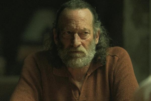 Troy Kotsur Berharap Perannya di Black Rabbit akan Membuka Peluang bagi Aktor Tunarungu. (FOTO: NETFLIX) 
