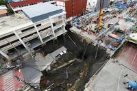 Tanah Amblas Sedalam 50 Meter di Pusat Kota Bangkok Hentikan Lalu Lintas