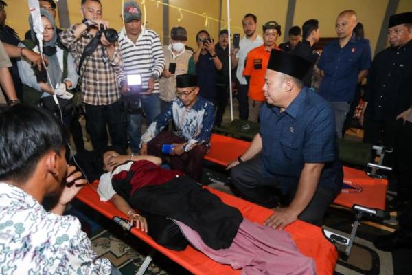 Wakil Ketua DPR RI dari Fraksi PKB, Cucun Ahmad Syamsurijal meninjau langsung dapur MBG dan Posko Kesehatan Kecamatan Cipongkor yang menjadi titik penanganan korban keracunan, di Bandung Barat, Jawa Barat, Kamis (Foto: DPR) 