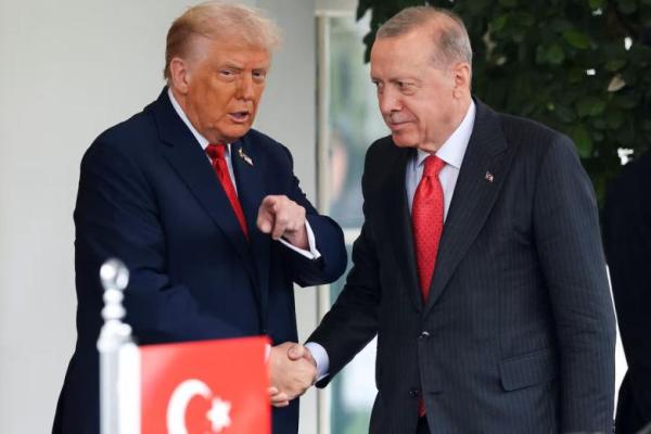 Presiden AS Donald Trump menyambut Presiden Turki Recep Tayyip Erdogan di Gedung Putih di Washington, AS, 25 September 2025. REUTERS 