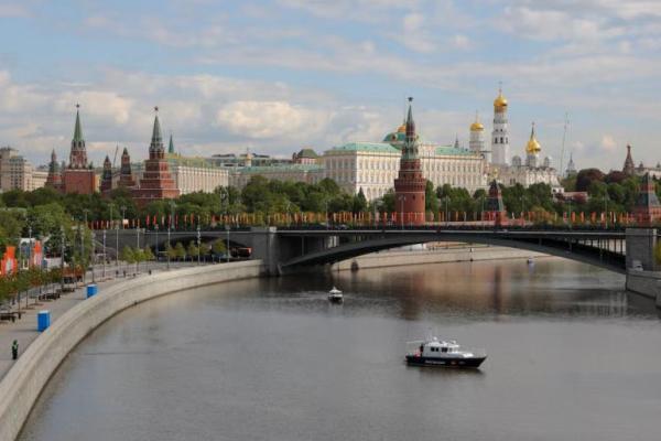 Pemandangan umum menunjukkan Kremlin di tepi Sungai Moskwa pada hari latihan untuk parade militer, di pusat kota Moskow, Rusia, 7 Mei 2025. REUTERS 