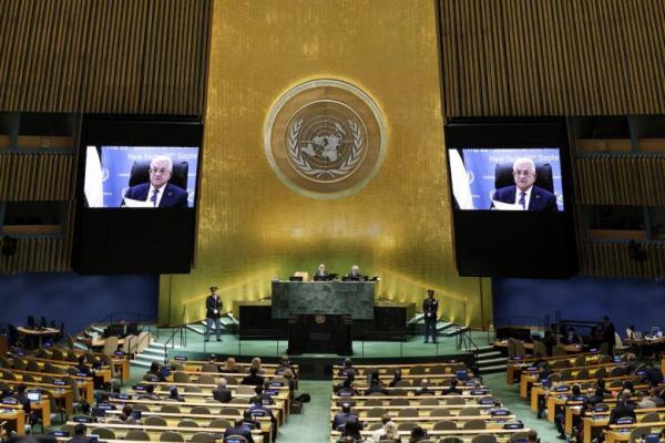 Presiden Palestina Mahmoud Abbas muncul di layar saat berpidato di Sidang Umum Perserikatan Bangsa-Bangsa ke-80, di markas besar PBB di New York, AS, 25 September 2025. REUTERS 