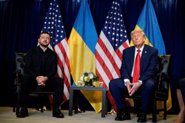 Presiden AS Donald Trump bertemu dengan Presiden Ukraina Volodymyr Zelenskiy selama Sidang Umum Perserikatan Bangsa-Bangsa ke-80, di New York City, New York, AS, 23 September 2025. REUTERS 