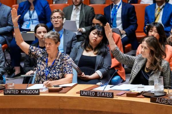 Anggota Dewan Keamanan PBB memberikan suara menentang resolusi yang akan mencabut sanksi PBB terhadap Iran secara permanen di markas besar PBB di New York City, AS, 19 September 2025. REUTERS 