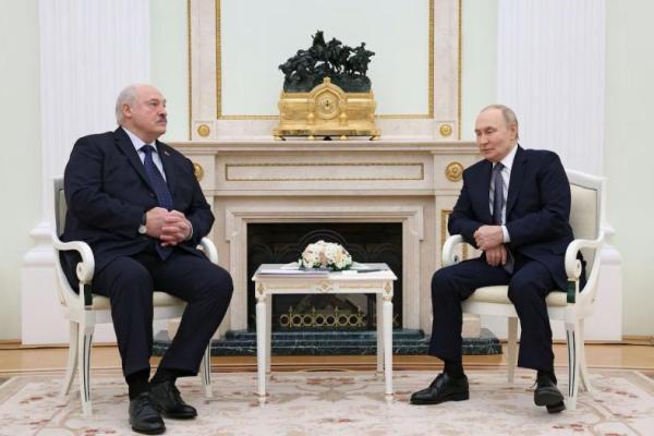 Presiden Rusia Vladimir Putin dan Presiden Belarus Alexander Lukashenko menghadiri pertemuan di Kremlin di Moskow, Rusia, 26 September 2025. REUTERS 