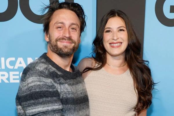 Kieran Culkin dan Jazz Charton di New York City pada tahun 2025. (FOTO: GETTY IMAGE) 