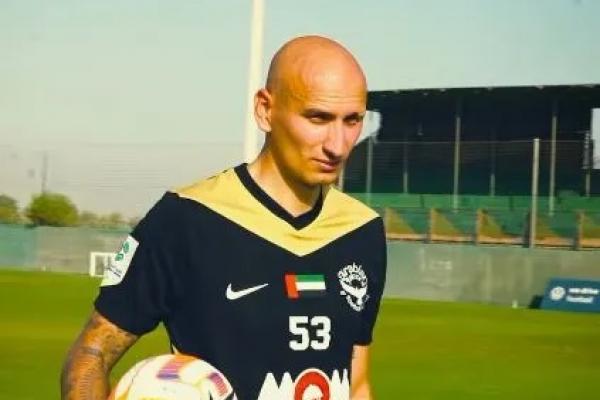 Mantan gelandang Liverpool, Jonjo Shelvey yang bergabung dengan klub UEA (Foto: talkSPORT) 
