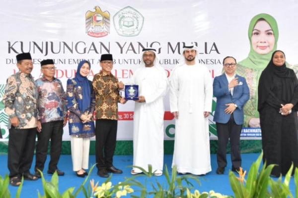 Kunjungan Duta Besar (Dubes) Uni Emirat Arab untuk RI, Abdulla Salem Obaid AlDhaheri di Pondok Pesantren BAI Mahdi Sholeh Ma`mun, di Kabupaten Serang, Banten (Foto: Humas Kemendes PDT) 