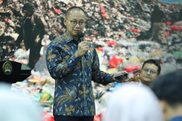 Wakil Ketua MPR RI Eddy Soeparno saat menjadi narasumber dalam diskusi bertajuk Peran Strategis Parlemen dalam Aksi Iklim: Kolaborasi untuk Masa Depan Indonesia yang digelar Fraksi PAN DPR RI (Foto: MPR)  