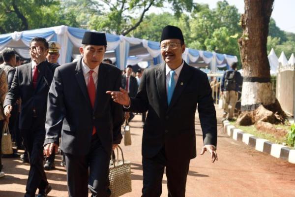 Menteri Sosial (Mensos) Saifullah Yusuf (kanan) saat mengahadiri upacara Hari Kesaktian Pancasila di Lubang Buaya, Jakarta Timur (Foto: Humas Kemensos) 