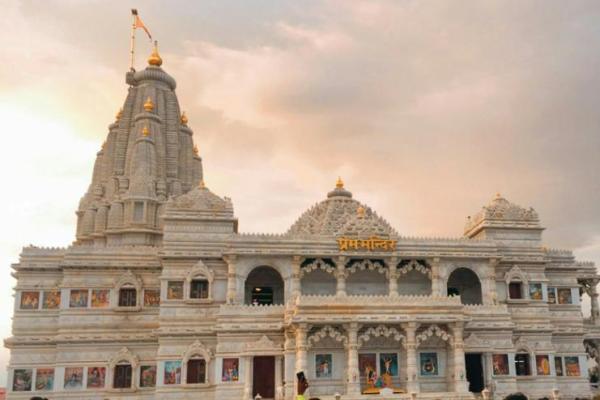 Ilustrasi kuil di Kota Vrindavan (Foto: Unsplash/Praveen Gautam) 