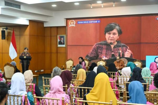 Wakil Ketua MPR RI Lestari Moerdijat membuka diskusi dan Aspirasi Masyarakat MPR RI bertema Akses Pasien Kanker Atas Diagnosis dan Pengobatan Tepat Waktu yang digelar MPR RI, CISC, dan Forum Diskusi Denpasar 12 secara hibrida di Kompleks MPR RI/DPR RI/DPD RI, Senayan, Jakarta, Rabu (Foto: Humas MPR) 