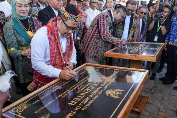 Menko PM A. Muhaimin Iskandar saat meresmikan GMIT Centre di Kota Kupang, Nusa Tenggara Timur (Foto: Humas Kemenko PM) 