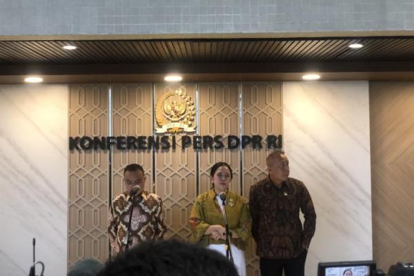 Ketua DPR RI Puan Maharani saat konferensi pers di Kompleks Senayan DPR RI (Foto: Habib/Katakini.com) 