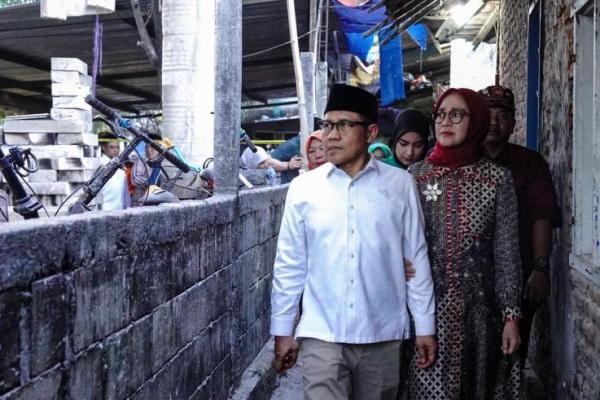 Menko PM Abdul Muhaimin Iskandar saat meninjau langsung lokasi gedung ambruk di Pondok Pesantren Al-Khoziny, Sidoarjo, Jawa Timur (Foto: Ist) 