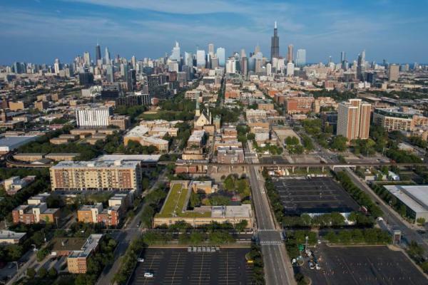 Sebuah gambar drone menunjukkan cakrawala Chicago di Chicago, Illinois, AS, 14 Agustus 2024. REUTERS 