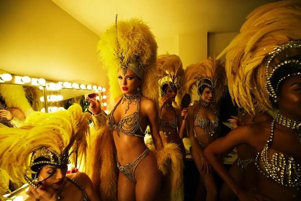 Film Konser Taylor Swift Kalahkan Debut Box Office The Smashing Machine Dwayne Johnson   