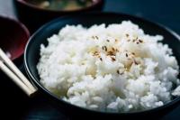 Ilustrasi nasi putih (Foto: Unsplash/Vinn Koonyosying)
