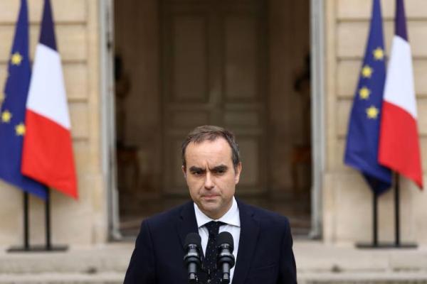Perdana Menteri Prancis Sebastien Lecornu yang akan segera lengser, yang menyampaikan pengunduran diri pemerintahannya kepada presiden Prancis pagi ini, menyampaikan pernyataan di Hotel Matignon di Paris, Prancis, 6 Oktober 2025. REUTERS 