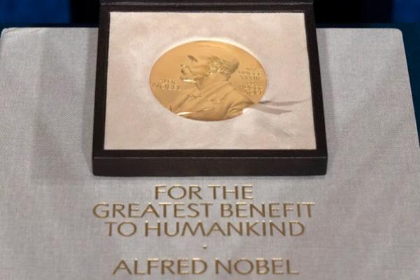 Hadiah Nobel adalah penghargaan internasional paling bergengsi yang ditetapkan atas kehendak Alfred Nobel, seorang ahli kimia, insinyur, dan industrialis Swedia yang terkenal karena menemukan dinamit. (FOTO: AP) 
