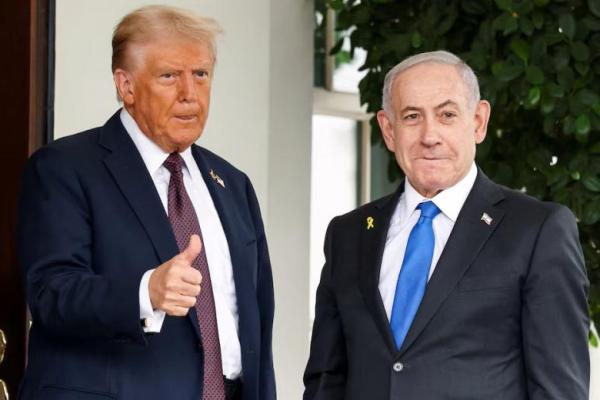 Presiden AS Donald Trump mengacungkan jempol saat menyambut Perdana Menteri Israel Benjamin Netanyahu di Gedung Putih di Washington, AS, 29 September 2025. REUTERS 