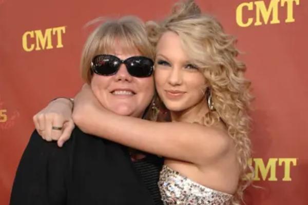 Taylor Swift Ungkap Reaksi Sang Ibu terhadap Lagu Cabul tentang Travis Kelce. (FOTO: WIRE IMAGE) 