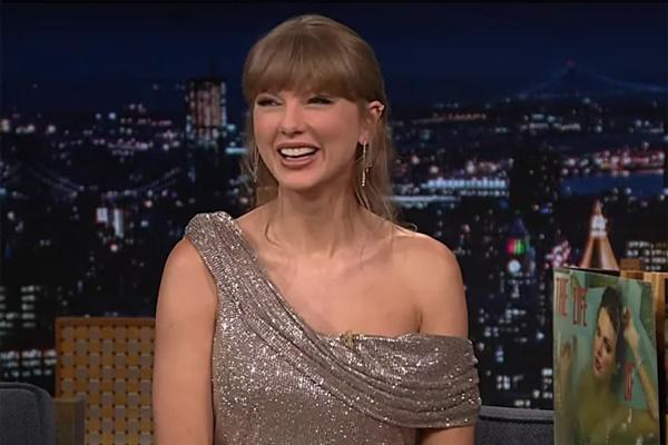 Taylor Swift di `The Tonight Show` yang dipandu Jimmy Fallon. (FOTO: THE TONIGHT SHOW) 