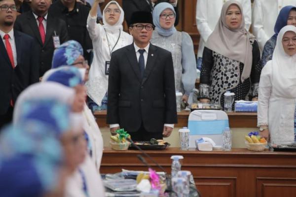 Mendes PDT Yandri Susanto saat menghadiri Rapat Paripurna Istimewa DPRD Kabupaten Serang (Foto: Humas Kemendes PDT) 