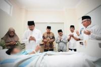 Mensos Kunjungi Korban Runtuhan Ponpes: Kamu Dapat Salam dari Presiden