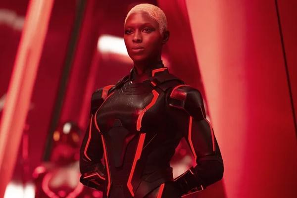 Bintang Tron: Ares Jodie Turner-Smith Asah Keterampilan Bertahan Hidup untuk Hadapi Kiamat