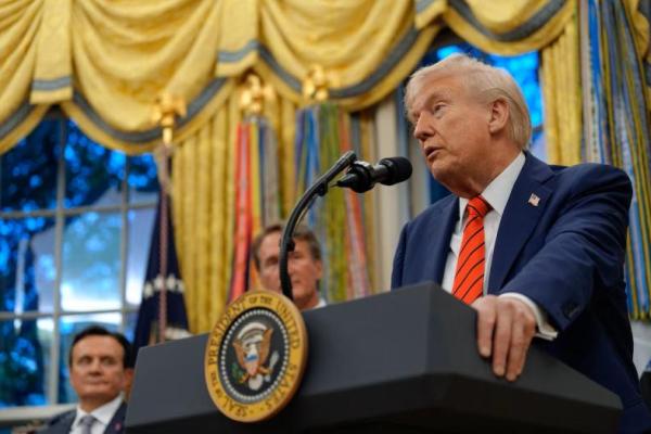 Presiden AS Donald Trump berpidato saat pengumuman penurunan harga obat-obatan AS, di Gedung Putih di Washington, AS, 10 Oktober 2025. REUTERS 