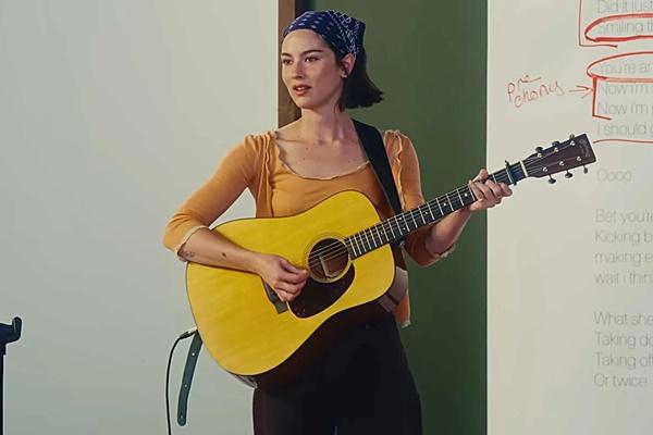 Viral di Media Sosial, Gracie Abrams Takut Bicara tentang Bridge Lagunya That`s So True. (FOTO: YOUTUBE) 