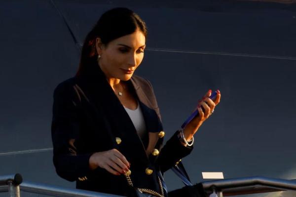Laura Loomer tiba di Philadelphia, Pennsylvania, AS, 10 September 2024. REUTERS 