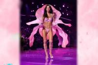 Emily Ratajkowski tampil perdana di runway Victoria`s Secret Fashion Show 2025, Rabu (15/10/2025) di New York City. (FOTO:SHUTTERSTOCK)
