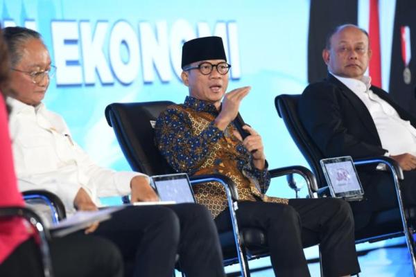 Menteri Desa dan Pembangunan Daerah Tertinggal (Mendes PDT) Yandri Susanto (tengah) (Foto: Humas Kemendes PDT) 