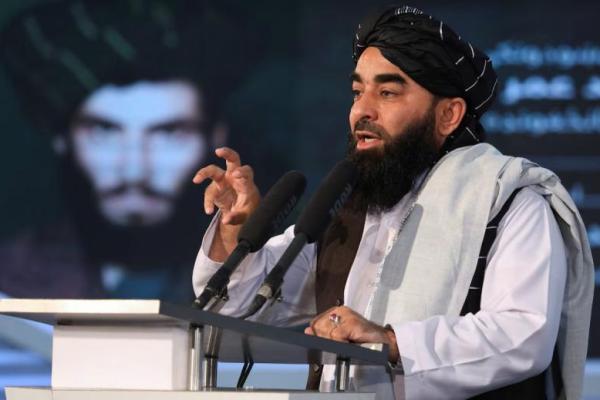 Wakil Menteri Informasi dan Kebudayaan sekaligus juru bicara Taliban Afghanistan, Zabihullah Mujahid, berpidato di Kabul, Afghanistan, 24 April 2022. REUTERS 