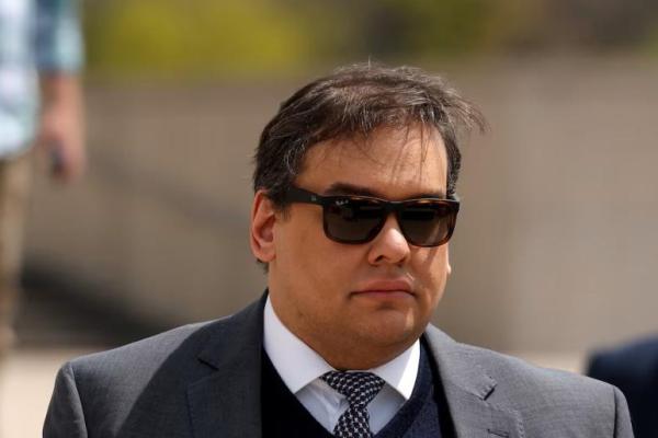 George Santos, meninggalkan gedung sidang setelah vonis atas tuduhan korupsi di Pengadilan Federal Central Islip di Central Islip, New York, AS, 25 April 2025. REUTERS 