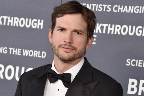 Ashton Kutcher menghadiri Upacara Penghargaan Terobosan Tahunan ke-9 pada tanggal 15 April 2023 di Los Angeles. (FOTO: WIREIMAGE) 