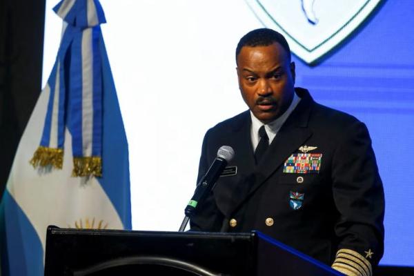 Laksamana Angkatan Laut AS Alvin Holsey, komandan Komando Selatan AS, menjadi tuan rumah Konferensi Pertahanan Amerika Selatan, di Buenos Aires, Argentina, 20 Agustus 2025. REUTERS 