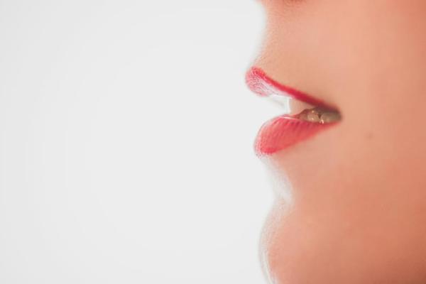 Ilustrasi bibir (Foto: Unsplash/Timothy Dykes) 