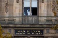 Tersangka Pencurian Permata Museum Louvre Ditangkap di Dekat Paris