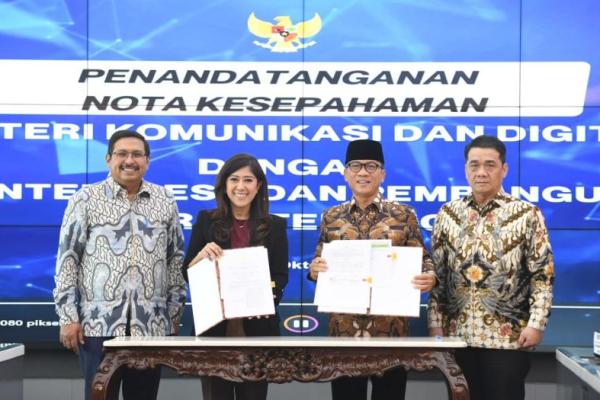 Penandatanganan Nota Kesepahaman antara Kemendes PDT dan Kementerian Komdigi (Foto: Humas Kemendes PDT) 